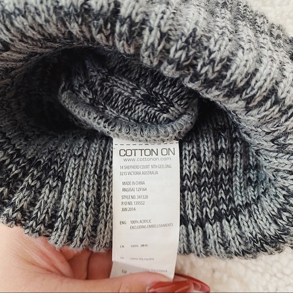 Cotton On Beanie | Gray & Red - Picture 3 of 3